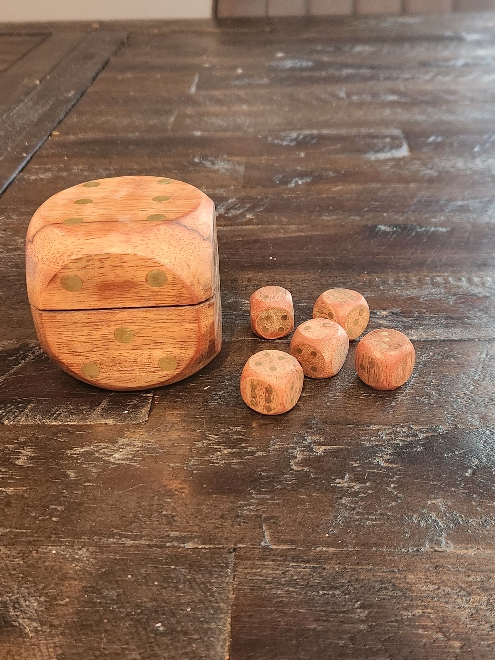 5 Hand Carved Wooden Dice with Matching Storage Box - Natural Brown With Gold